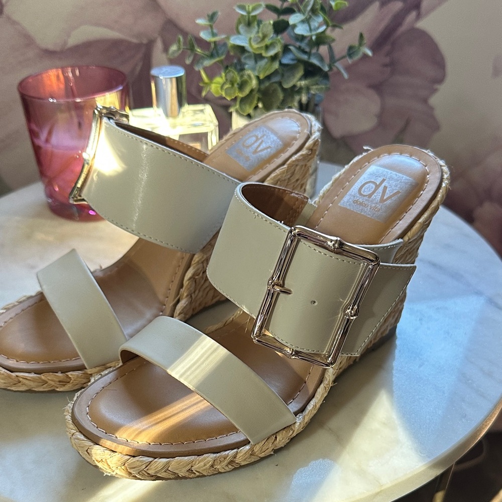 DV by Dolce Vita Women's Tan and Cream Wedge Sandals